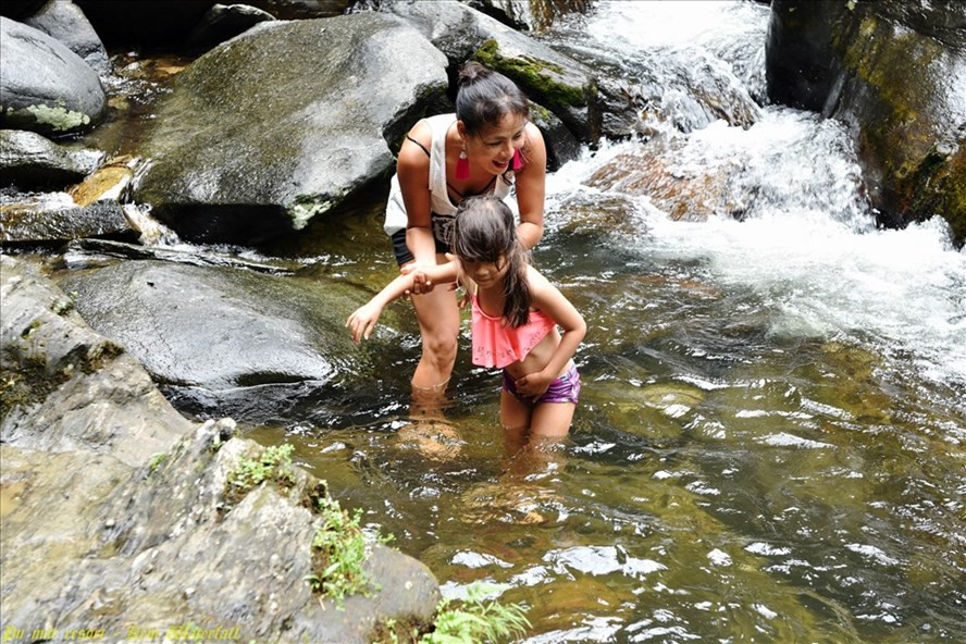 Du lịch nông thôn, du lịch sinh thái đang là trải nghiệm hấp dẫn của nhiều người thành phố. Ảnh minh họa: Thanh Tùng