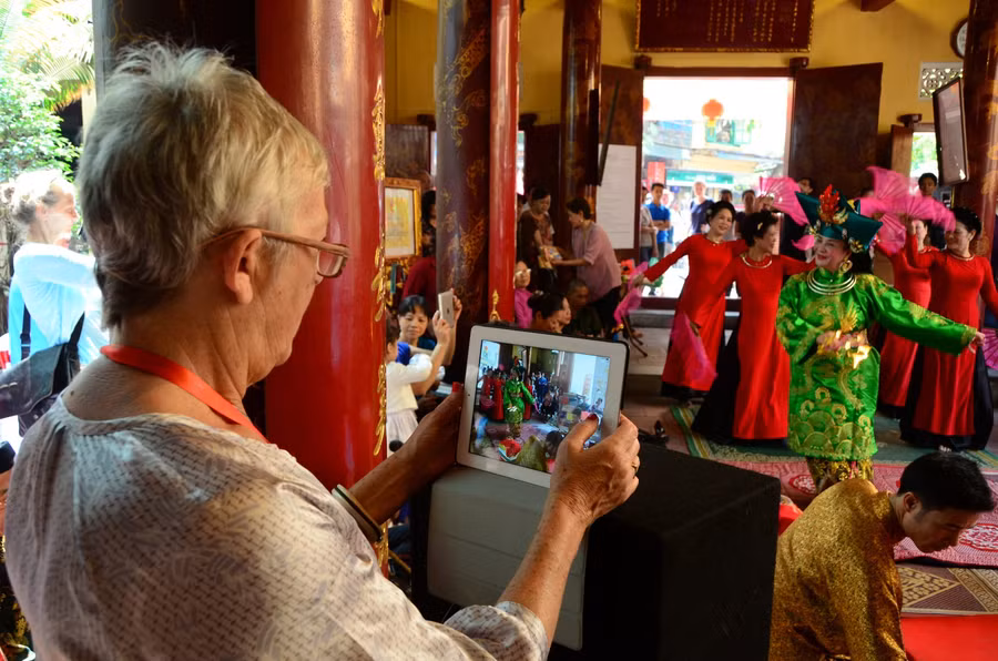 Ngoài yếu tố tâm linh, hầu đồng mang đậm tính nghệ thuật với sự kết hợp của vũ đạo, âm nhạc