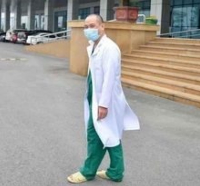  Bác sĩ Nguyễn Trung Cấp, một trong số những “chiến binh” tuyến đầu chống dịch. Ảnh: Vũ Mạnh Cường