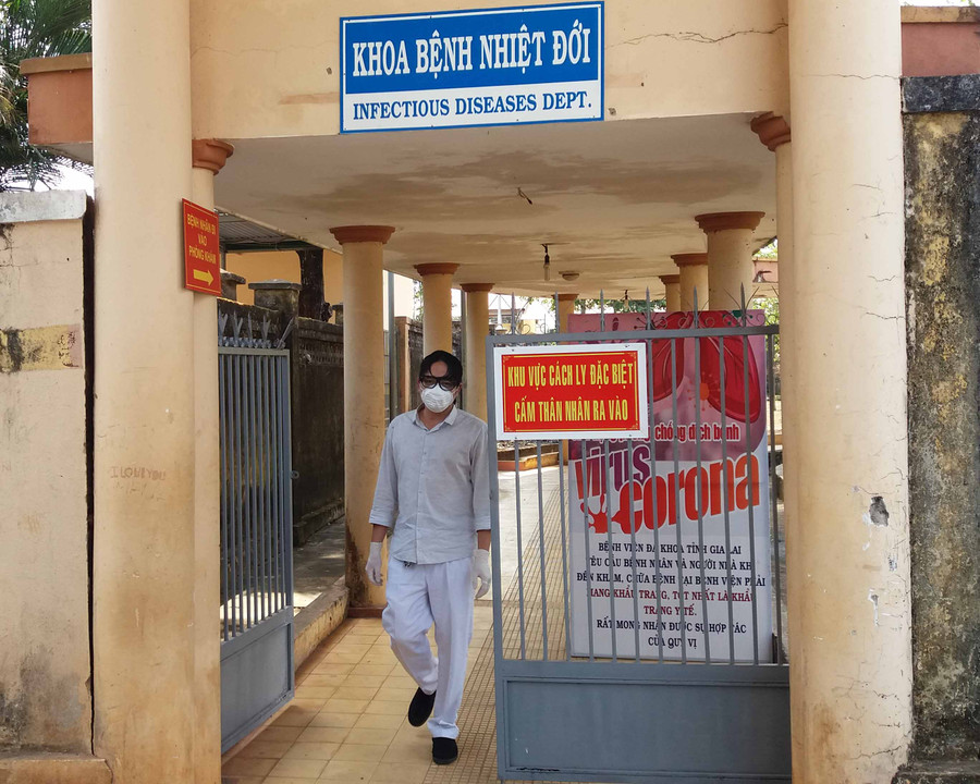 Hiện bệnh nhân 6601 đã được chuyển về Khoa Bệnh nhiệt đới-Bệnh viện Đa khoa tỉnh Gia Lai để cách ly điều trị. Ảnh: Như Nguyện Hiện bệnh nhân 6601đã được chuyển về Khoa Bệnh nhiệt đới- Bệnh viện Đa khoa tỉnh Gia Lai để cách ly điều trị. Ảnh: Như Nguyện