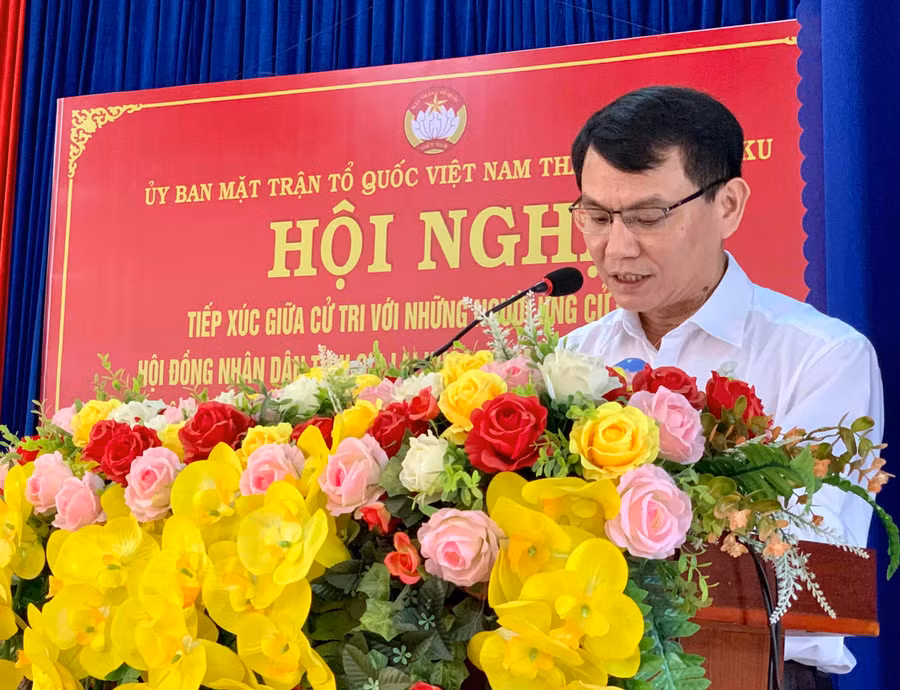 Ông Trịnh Duy Thuân-Ủy viên Ban Thường vụ Tỉnh ủy, Bí thư Thành ủy, Chủ tịch HĐND TP. Pleiku trình bày chương trình hành động tại buổi tiếp xúc cử tri. Ảnh: Như Nguyện Ông Trịnh Duy Thuân- Uỷ viên Ban Thường vụ Tỉnh uỷ, Bí thư Thành uỷ, Chủ tịch HĐND TP.Pleiku trình bày chương trình hành động. Ảnh Như Nguyện