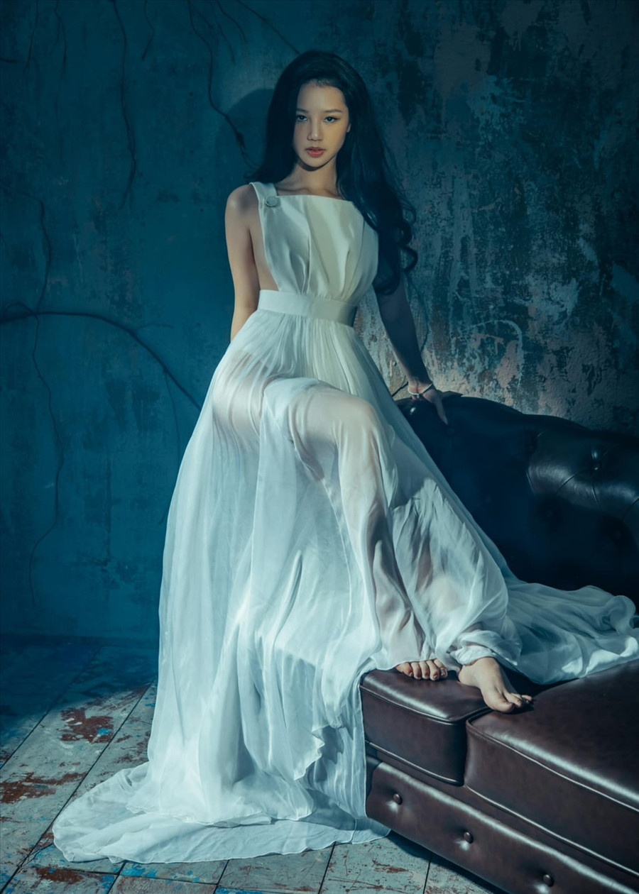 Không hề kém cạnh hai chị, Amee cũng có một vai diễn thú vị trong “Thiên thần hộ mệnh“. Trong phim, Amee vào vai bạn thân của Mai Ly (Trúc Anh). Ảnh: NSX.