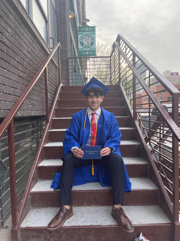 Ngoài thành tích học tập tốt, cậu bạn cũng tích cực tham gia nhiều hoạt động xã hội để 