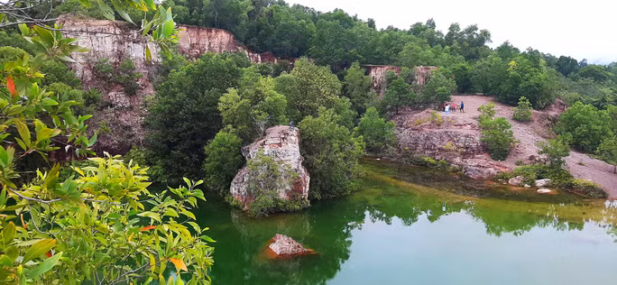 Là nơi thiên nhiên giao hòa cùng đất trời, thung lũng Tà Pạ lung linh, huyền ảo được rất nhiều du khách đến tham quan, vui chơi chụp hình kỷ niệm. 
