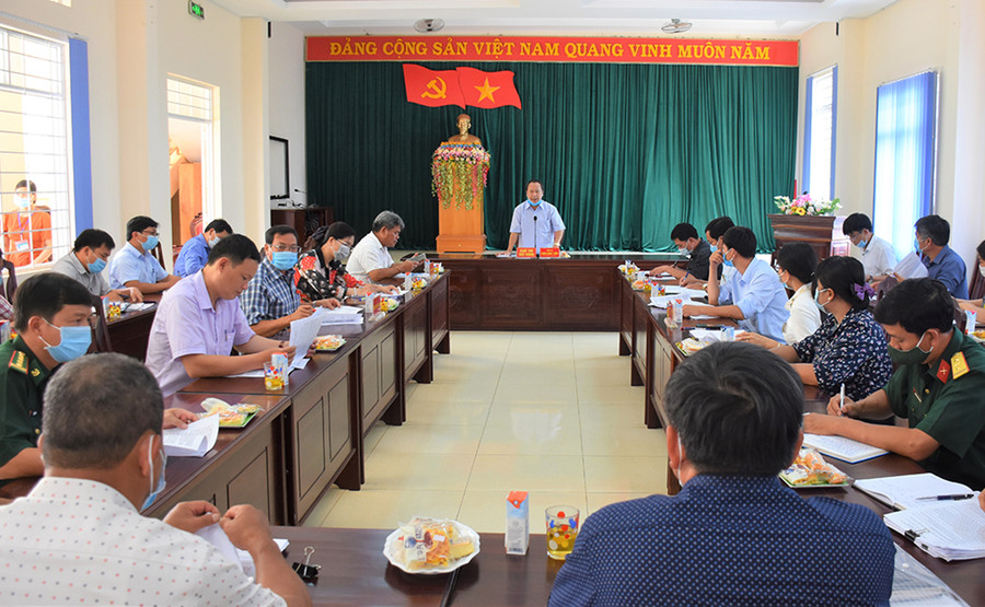  Quang cảnh buổi làm việc của Đoàn kiểm tra với Uỷ ban bầu cử huyện Đak Đoa. Ảnh: Trần Dung