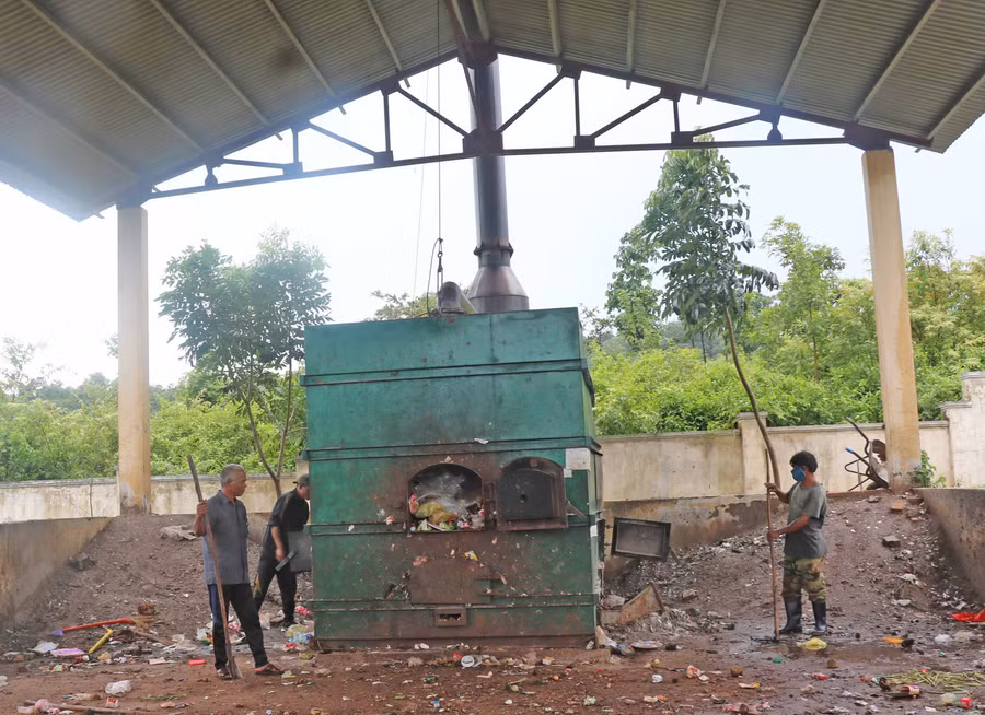 Toàn tỉnh có 4 lò đốt rác trên địa bàn 3 huyện nhưng vẫn không thể đốt hết lượng rác phát sinh ở địa phương