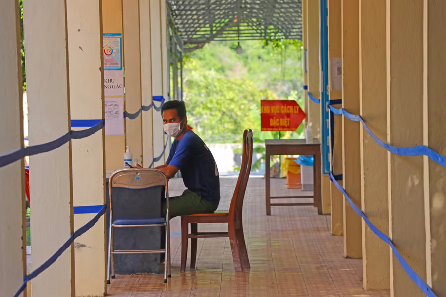 Tại khu cách ly tập trung thuộc Trung tâm Y tế huyện Kông Chro đang cách ly 18 trường hợp F1. Ảnh Ngọc Minh