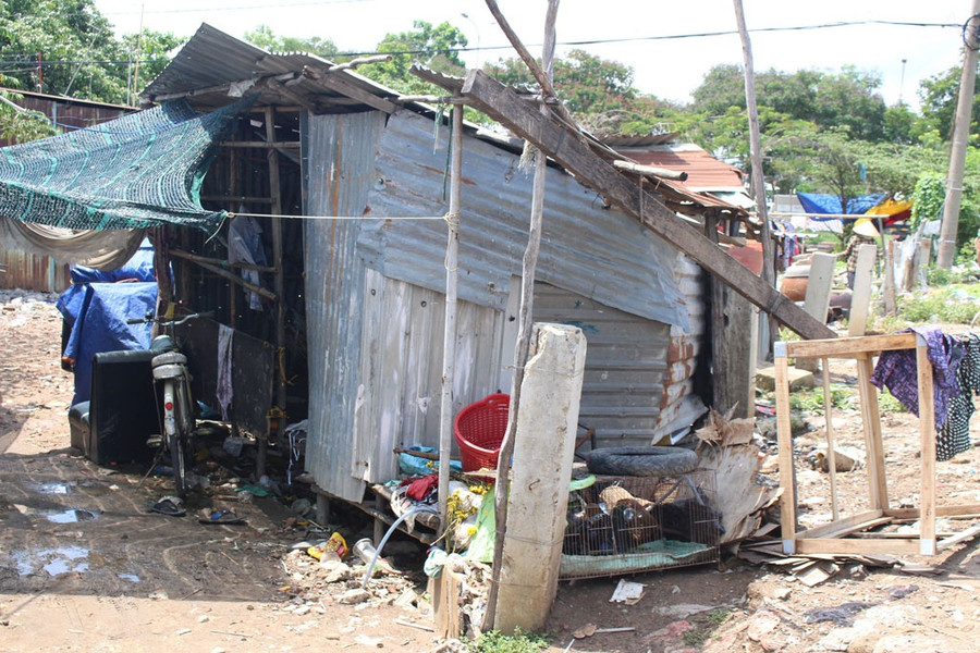 Túp lều tồi tàn, nơi sinh sống của cư dân xóm ốc