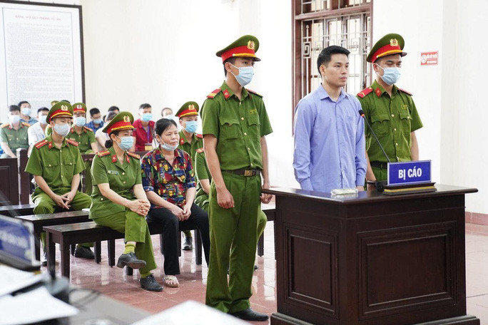 Trịnh Bá Tư và Cấn Thị Thêu tại phiên tòa ngày 5-5