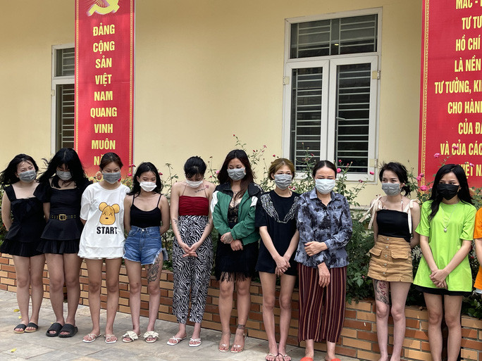 ... nữ thanh niên bị bắt quả tang trong sự việc - Ảnh: CTV ... nữ thanh niên bị bắt quả tang trong sự việc - Ảnh: CTV