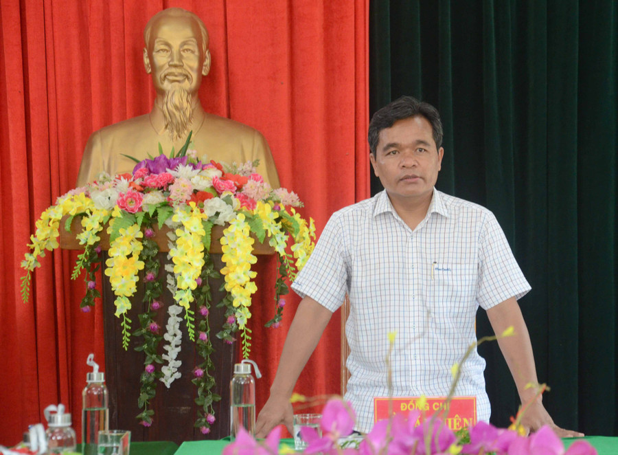 Bí thư Tỉnh ủy Hồ Văn Niên phát biểu tại buổi làm việc với Đồn Biên phòng Ia Nan. Ảnh: Phương Linh 13-5 Bí thư Tỉnh ủy Hồ Văn Niên phát biểu tại buổi làm việc với Đồn Biên phòng Ia Nan-ảnh Phương Linh