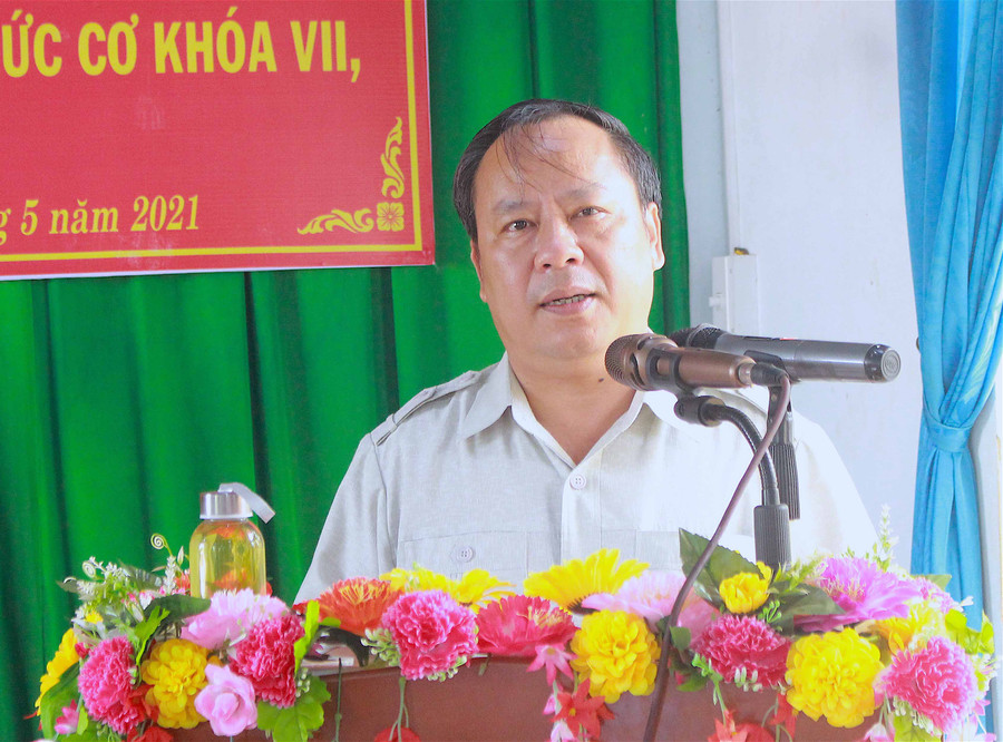 A1_Phó Bí thư Thường trực Tỉnh ủy, Chủ tịch HĐND tỉnh Châu Ngọc Tuấn báo cáo với cử tri về chương trình hành động của mình nếu được bầu làm đại biểu HĐND tỉnh khóa XII. Ảnh Hồng Thi