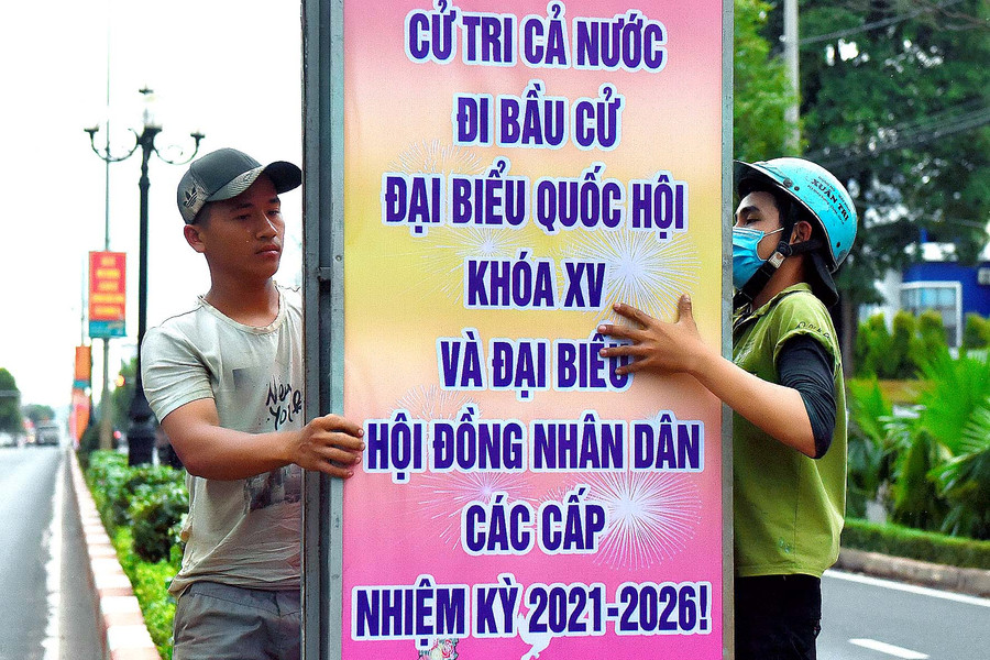 Huyện Chư Sê lắp đặt nhiều băng rôn, pa nô tuyên truyền về cuộc bầu cử đại biểu Quốc hội khóa XV và đại biểu HĐND các cấp nhiệm kỳ 2021-2026. Ảnh: Đức Thụy