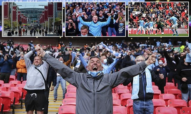 Khung cảnh trong và ngoài sân Wembley tháng trước. Ảnh: League Cup.
