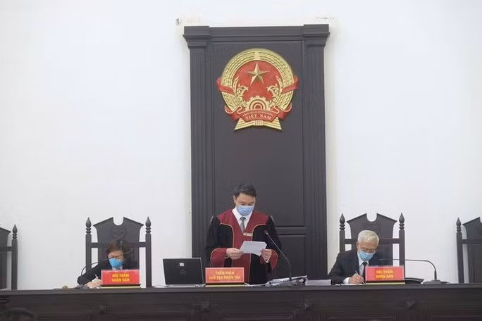 Hội đồng xét xử tại phiên toà