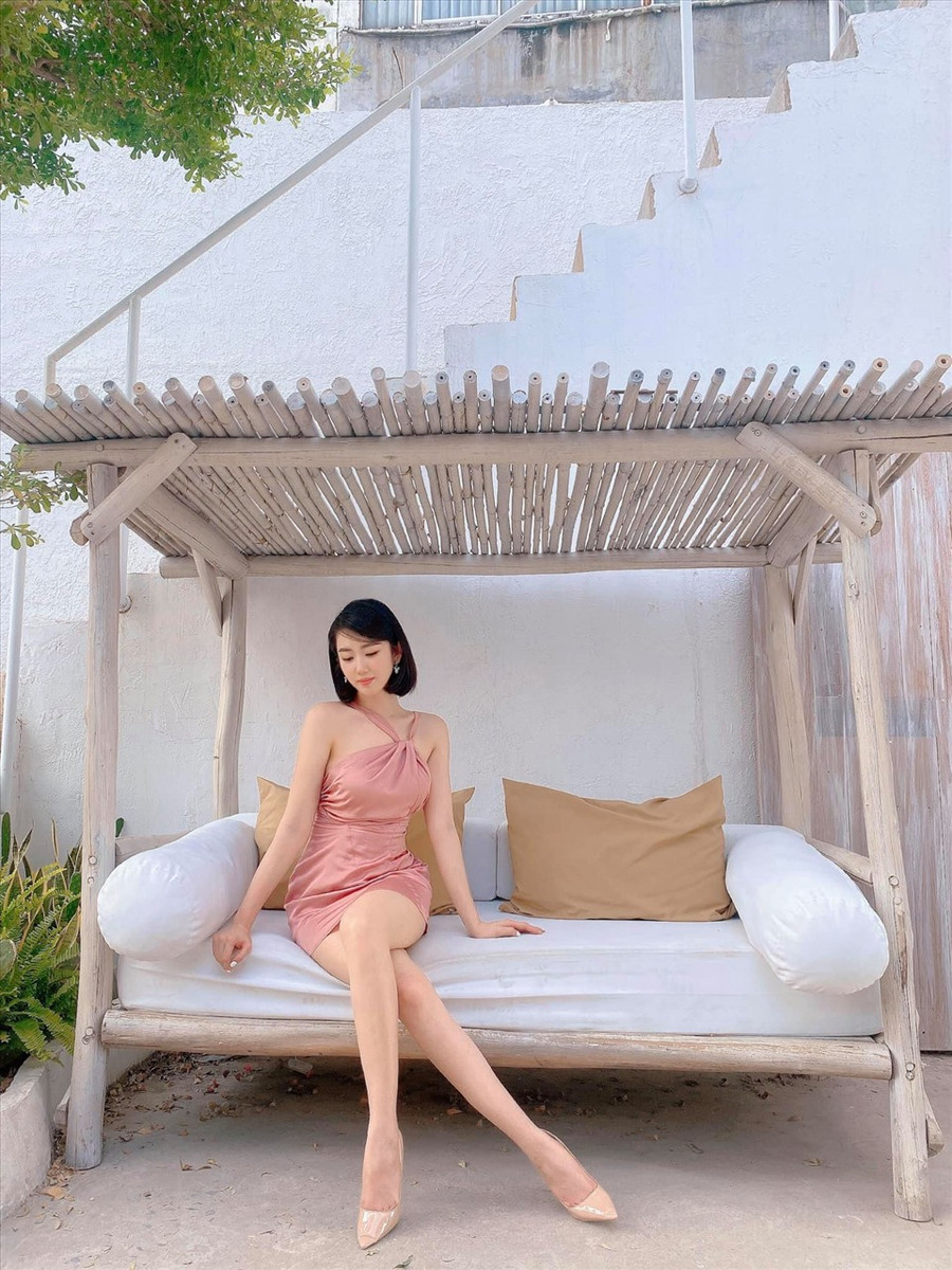 Bóng hồng thứ hai của Running Man Việt Nam mùa 2 sở hữu đôi chân dài thẳng tắp và vóc dáng nuột nà không thua kém đàn chị. Ảnh: FBNV.