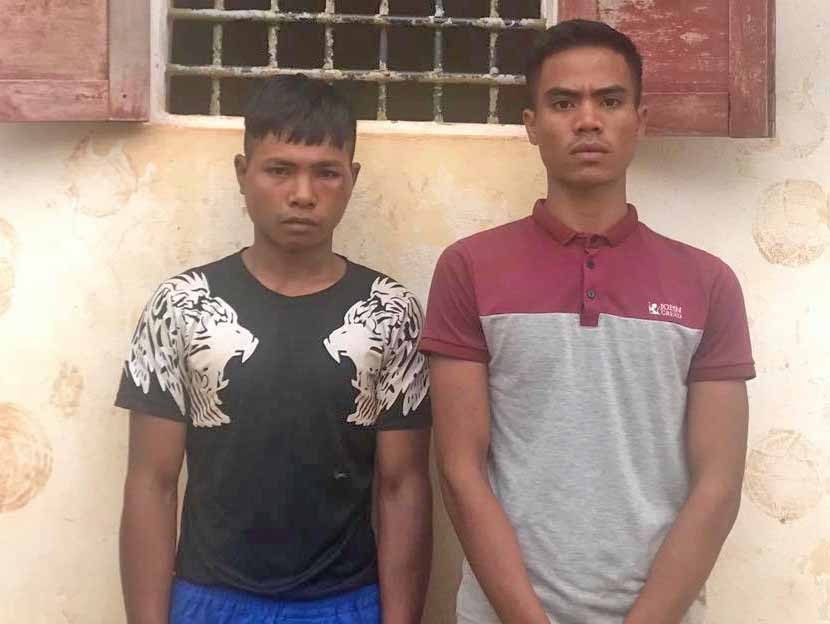 Đối tượng Rơ Châm Lăn (áo đen) và Siu Kinh. Ảnh: Hữu Phong