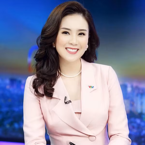 Mai Ngọc quen mặt trên sóng truyền hình với vai trò MC, BTV của kênh VTV1.