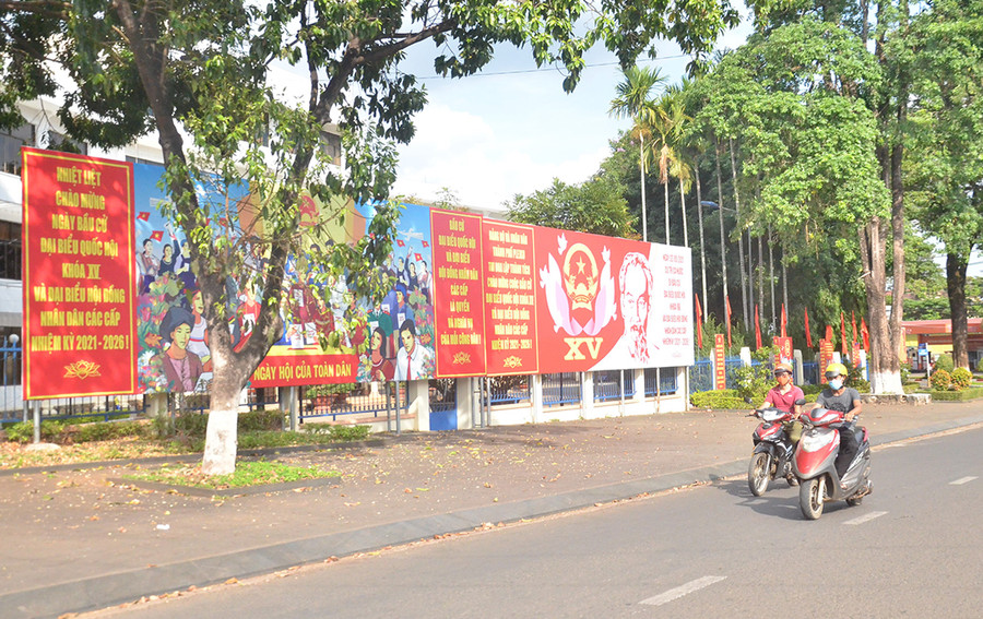 Cụm pa nô trên đường Lê Lai. Ảnh: Phương Vi