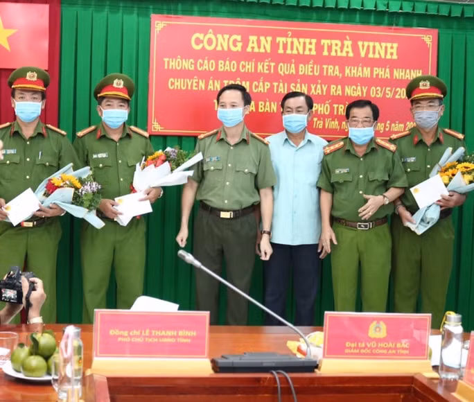 Các lực lượng tham gia phá án được khen thưởng