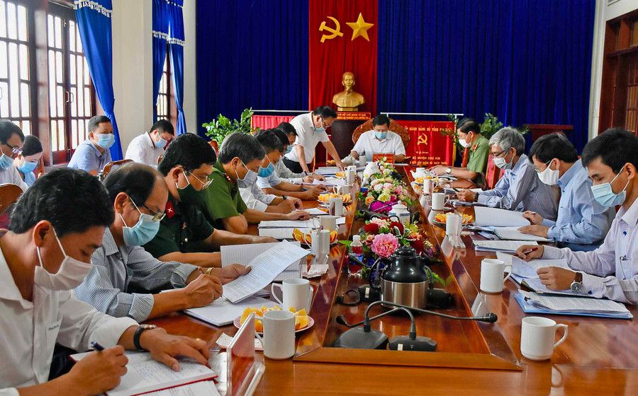 Quang cảnh buổi làm việc của đoàn kiểm tra số 4 với Ủy ban bầu cử huyện Chư Pưh. Ảnh: Phương Duyên 13-5 Quang cảnh buổi làm việc của Đoàn kiểm tra số 4 với Ủy ban bầu cử huyện Chư Pưh-ảnh Phương Duyên