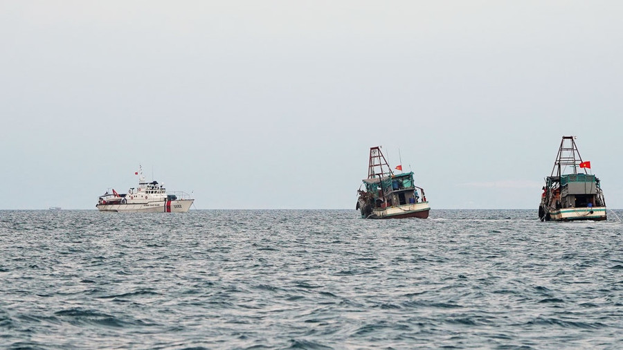 Tàu CSB-3002 trực trên vùng biển phía đông bắc đảo Phú Quốc