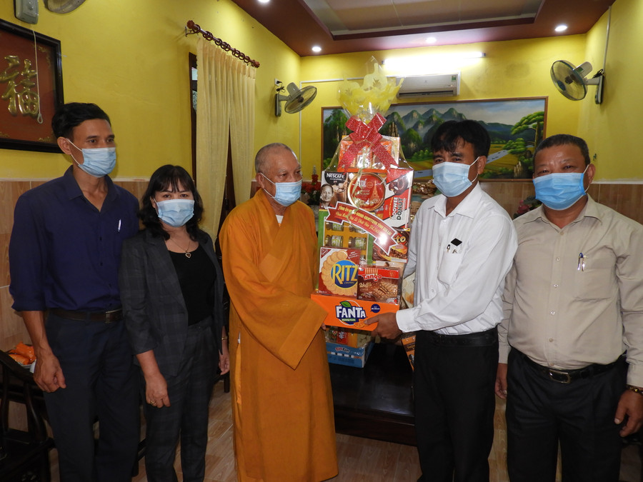 Đoàn công tác của tỉnh thăm Hòa thượng Thích Trí Thạnh-thành viên Hội đồng Chứng minh Trung ương Giáo hội Phật giáo Việt Nam