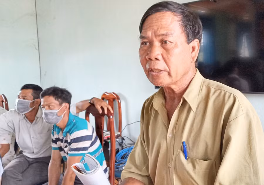 Cử tri Rơ Mah Bình (làng Đê Sơ, xã Ia Me, huyện Chư Prông) tham gia ý kiến tại hội nghị. Ảnh: Phương Dung