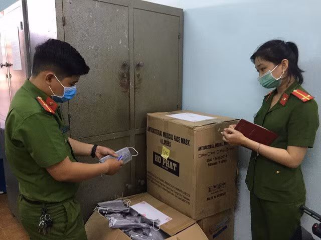 Số khẩu trang không rõ nguồn gốc được lực lượng Công an huyện Thăng Bình (tỉnh Quảng Nam) tịch thu Ảnh: CACC