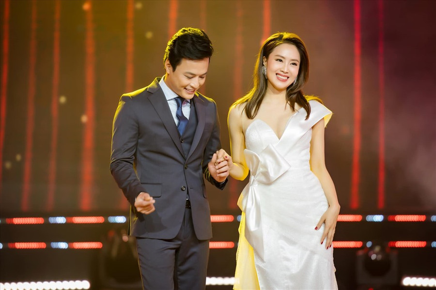 Ngoài đời, Hồng Đăng và Hồng Diễm khá thân thiết. Cặp diễn viên song hành với nhau trong nhiều sự kiện. Ảnh: VFC.