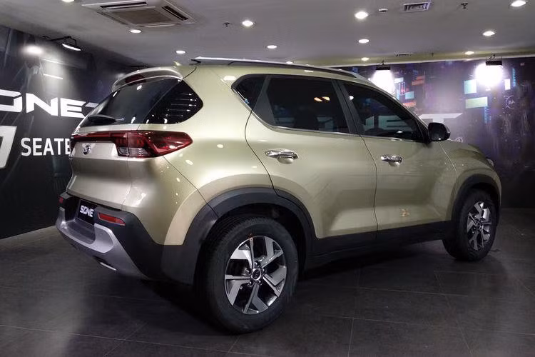  Dù đã kéo dài so với bản 5 chỗ, KIA Sonet vẫn ngắn hơn Mitsubishi Xpander, Suzuki XL7 đáng kể