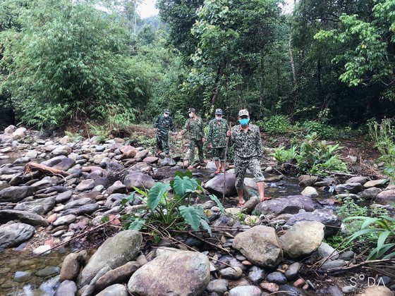 Tuần tra phòng chống dịch Covid-19 khu vực biên giới Việt Nam - Lào thuộc địa bàn huyện A Lưới Tuần tra phòng chống dịch Covid-19 khu vực biên giới Việt Nam - Lào thuộc địa bàn huyện A Lưới