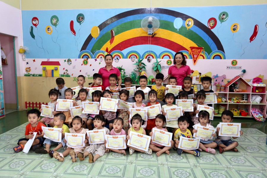 Trường Mầm non Hoa Phong Lan (phường Hoa Lư, TP. Pleiku) tổ chức tổng kết năm học tại lớp vào chiều 12-5 và chính thức cho trẻ nghỉ học từ 13-5. Ảnh: Mộc Trà.