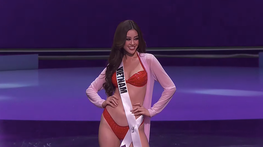 Có kinh nghiệm làm người mẫu trước đó nên Khánh Vân tự tin hơn khi trình diễn. Cô thực hiện cú xoay đẹp mắt trên sân khấu và được khán giả ủng hộ. ẢNH: CHỤP MÀN HÌNH