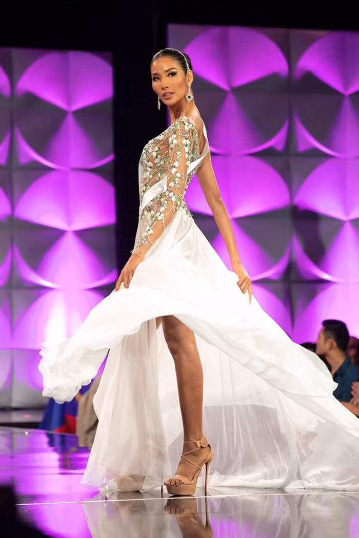 Trước đó, Hoàng Thùy cũng từng đại diện Việt Nam dự thi Miss Universe 2019 và vào Top 20 chung cuộc. ẢNH: TL