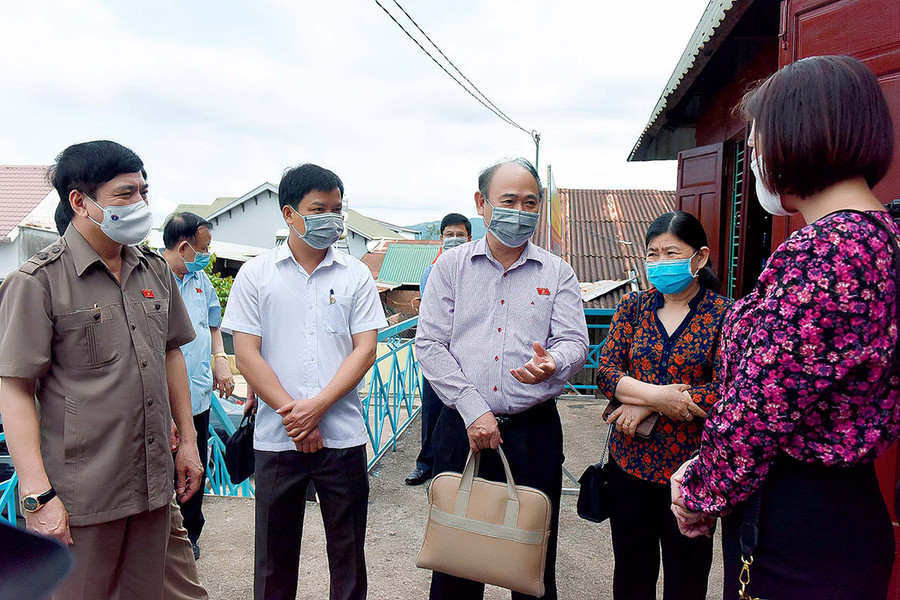 Đoàn giám sát, kiểm tra bầu cử trao đổi với cán bộ phường Yên Thế (TP. Pleiku). Ảnh: Đức Thụy Đoàn công tác kiểm tra bầu cử trao đổi với cán bộ phường Yên Thế (TP. Pleiku). Ảnh: Đức Thụy