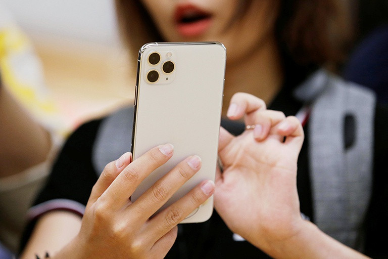 Dòng iPhone 13 dự kiến sẽ ra mắt đúng lịch trình truyền thống của Apple. ẢNH: REUTERS