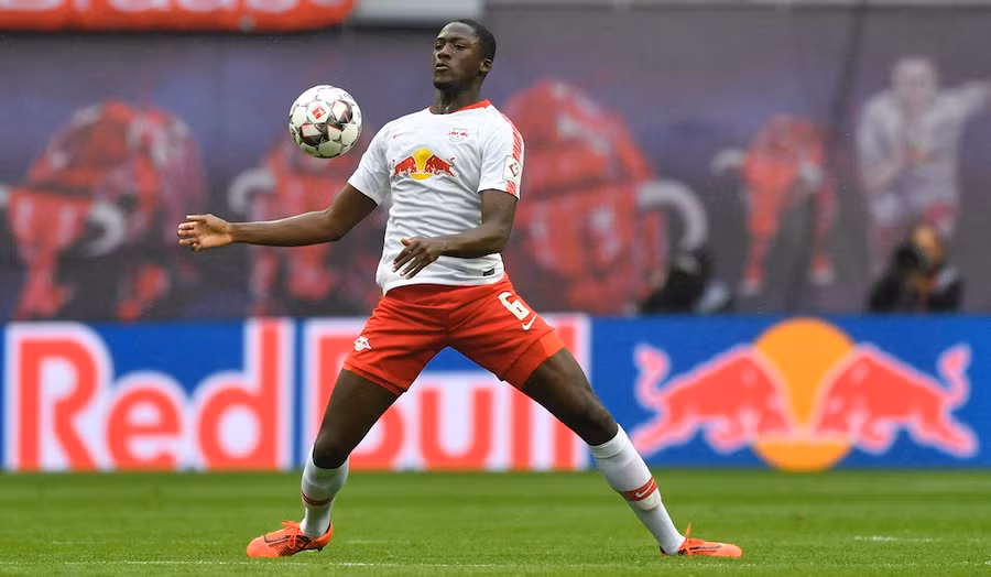 Trung vệ Ibrahima Konate là bản hợp đồng đầu tiên của Liverpool. Ảnh: AFP