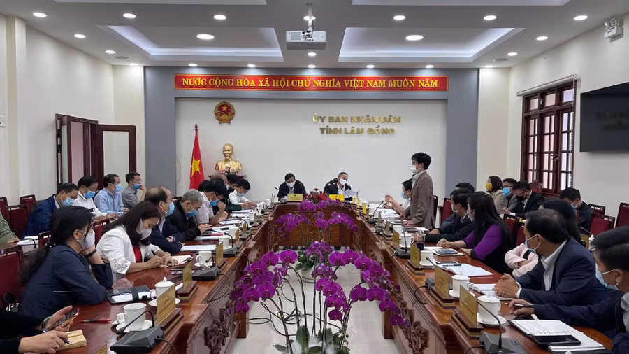 Ông Nguyễn Đức Thuận báo cáo về các mốc dịch tễ của bệnh nhân số 3141 tại TP.Đà Lạt.