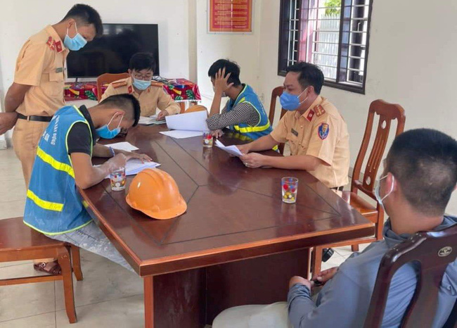 Trạm CSGT Cửa ô Hoà Hải (Phòng CSGT Công an TP.Đà Nẵng) đã lập biên bản xử phạt hành chính đối với nam thanh niên này.