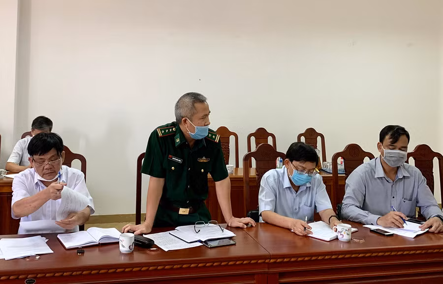  Đại diện Bộ Chỉ huy Bộ đội Biên phòng tỉnh nêu ý kiến tại cuộc họp. Ảnh: Như Nguyện