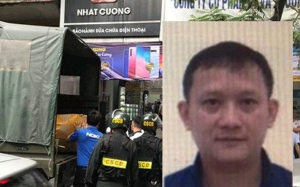 Cảnh sát kiểm tra, khám xét tại cửa hàng điện thoại Nhật Cường mobile ở 33 Lý Quốc Sư, Hà Nội. (Ảnh: Doãn Tấn/TTXVN); Bùi Quang Huy (ảnh nhỏ do Cơ quan Công an cung cấp)  Cảnh sát kiểm tra, khám xét tại cửa hàng điện thoại Nhật Cường mobile ở 33 Lý Quốc Sư, Hà Nội. (Ảnh: Doãn Tấn/TTXVN); Bùi Quang Huy (ảnh nhỏ do Cơ quan Công an cung cấp)