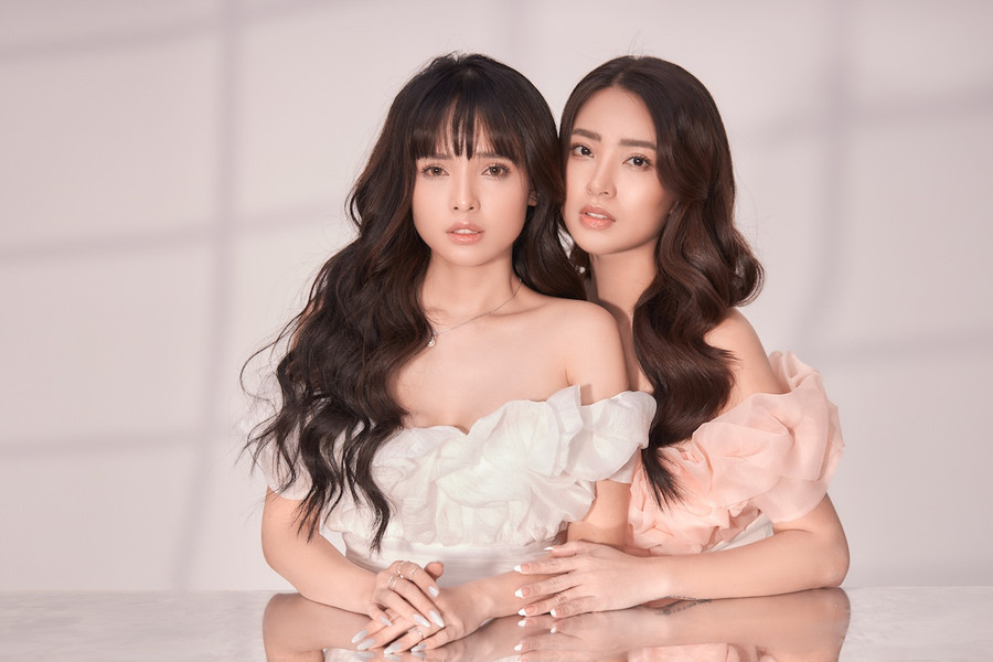 Nhiều người không khỏi bất ngờ khi nhan sắc của hai người đẹp như lão hóa ngược, trẻ trung hơn dù đã lập gia đình và sinh con. Nếu Việt Huê là một nửa của thành viên The Men Lê Hoàng thì Hải Băng là tình cũ của thành viên còn lại Tiến Dũng. ẢNH: NVCC 