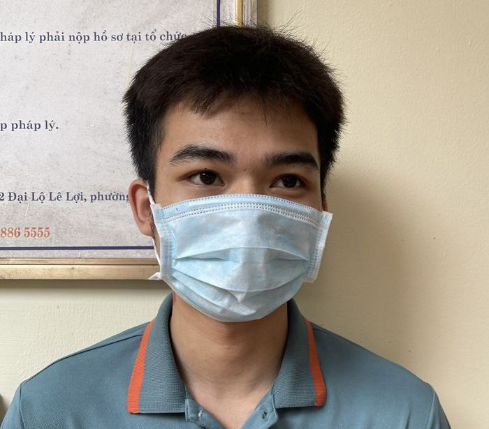 Đối tượng Lê Việt Anh bị bắt giữ tại cơ quan điều tra vì hành vi tống tiền các cô gái trẻ. Ảnh: CATH Đối tượng Lê Việt Anh bị bắt giữ tại cơ quan điều tra vì hành vi tống tiền các cô gái trẻ. Ảnh: CATH