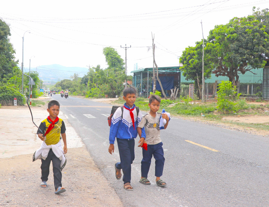 Làng Hle Hlang được UBND xã Yang Trung công nhận đạt chuẩn làng NTM năm 2020. Ảnh Ngọc Minh 