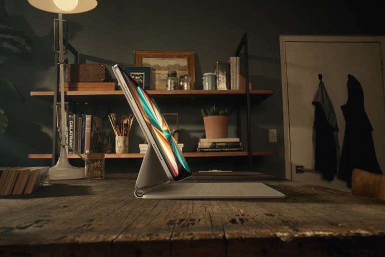 Lượng cung iPad Pro 12,9 inch thấp do thiếu hụt màn hình mini LED - Ảnh: Apple  Lượng cung iPad Pro 12,9 inch thấp do thiếu hụt màn hình mini LED - Ảnh: Apple