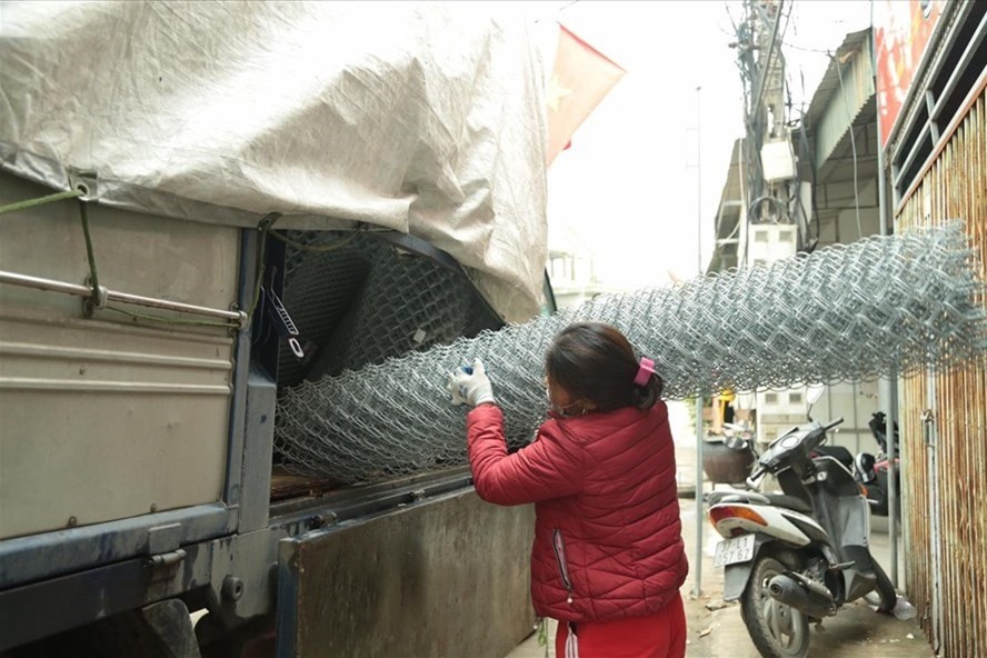 Giá sắt thép tăng khiến cho nhiều khách hàng kêu than. Ảnh Hương Ánh. Giá sắt thép tăng khiến cho nhiều khách hàng kêu than. Ảnh Hương Ánh.