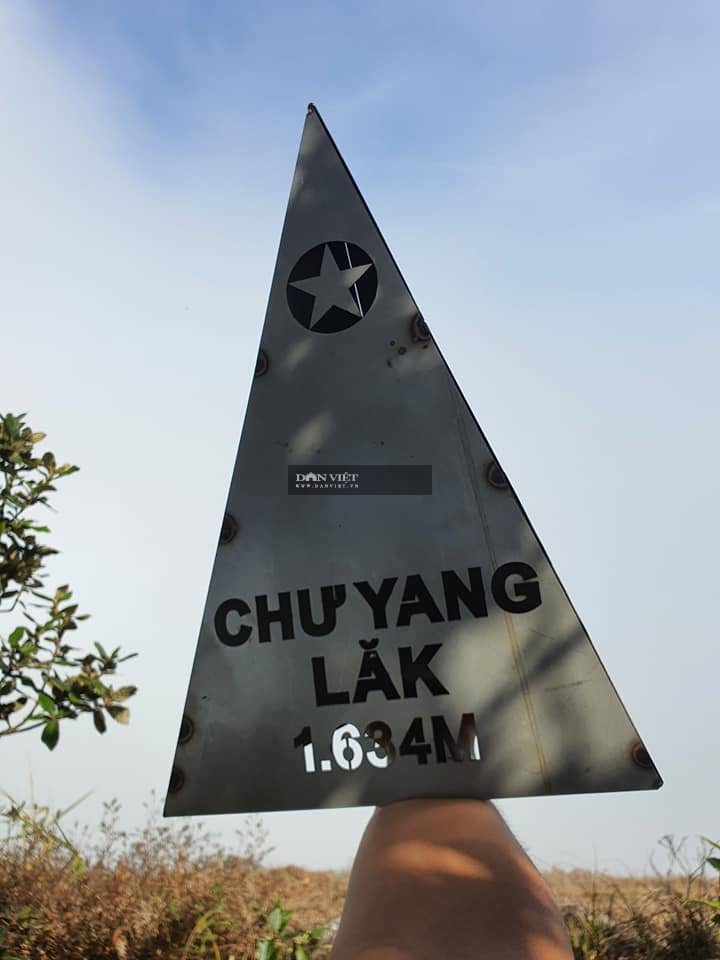 Núi Chư Yang Lắk có độ cao 1.634m