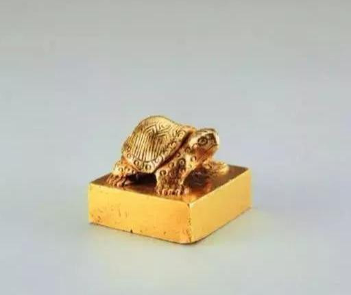 Khi nhìn thấy cổ vật này, các chuyên gia gần như đã ngây ngốc, đây quả thực là một bảo vật cực kỳ quý hiếm!