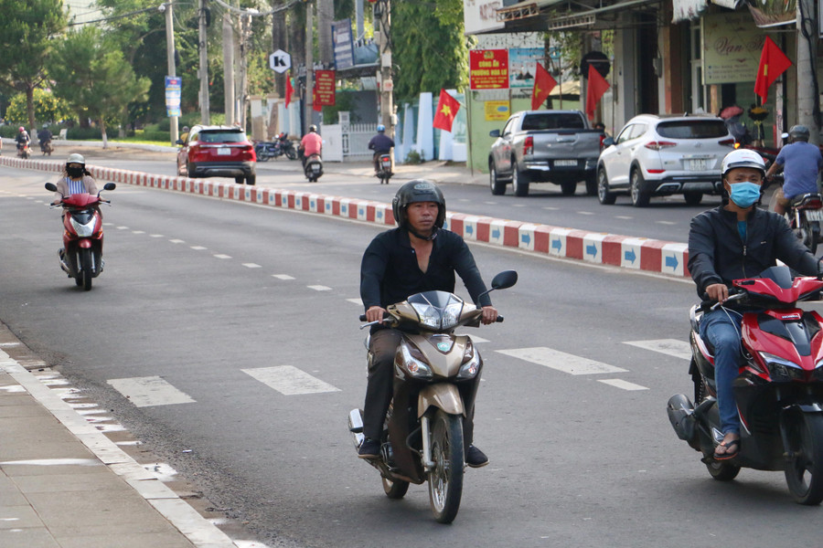 Bên cạnh đó, vẫn còn 1 bộ phận người dân chưa chấp hành nghiêm các quy định về phòng-chống dịch Covid-19